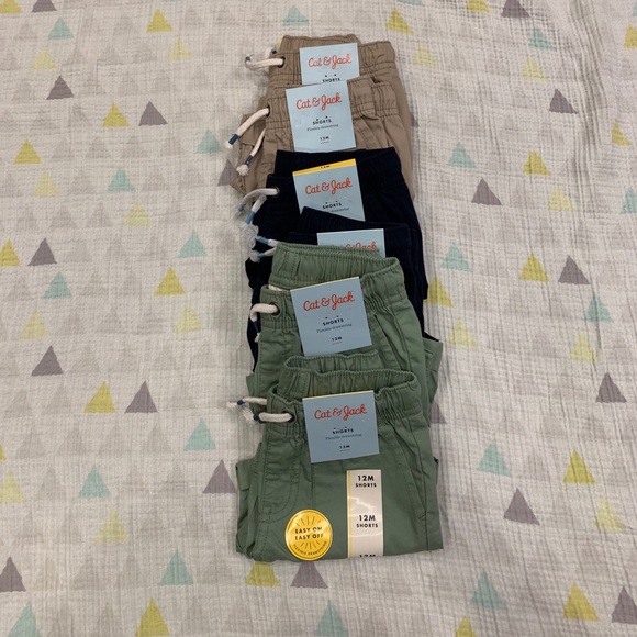 ☀️3 pairs of shorts 12 Months - Picture 4 of 4